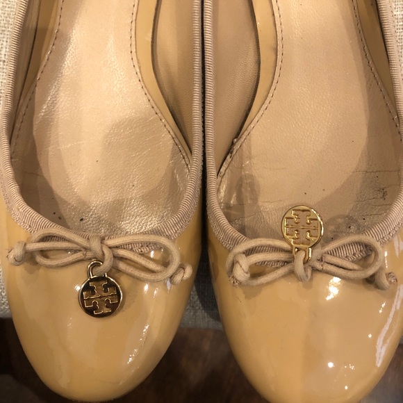 Tory Burch Patent Leather Round Toe Pumps Low Heel Size 10 Khaki Beige Color - Picture 8 of 12